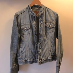 Women’s Button up Levi’s Jean jacket - Size Medium